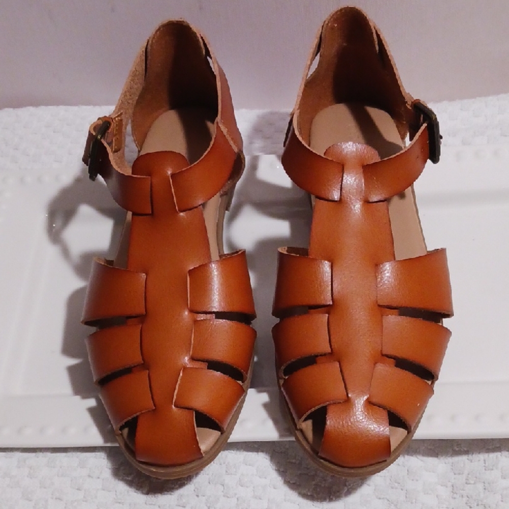 Chic! Old Navy ⚜️ Cognac Brown Fisherman Sandals. 10